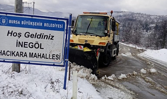 Karlı yollarda yoğun çalışma