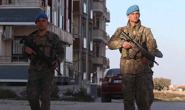 Komandolar Hatay sokaklarında