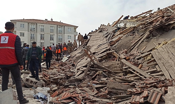 Malatya'da 5,6 büyüklüğünde deprem: 1 can kaybı, 110 yaralı, 32 kişi kurtarıldı