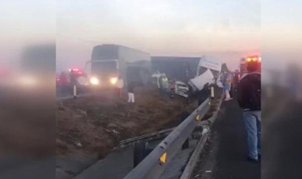 Meksika'da 11 araç birbirine girdi: 3 ölü, 20 yaralı