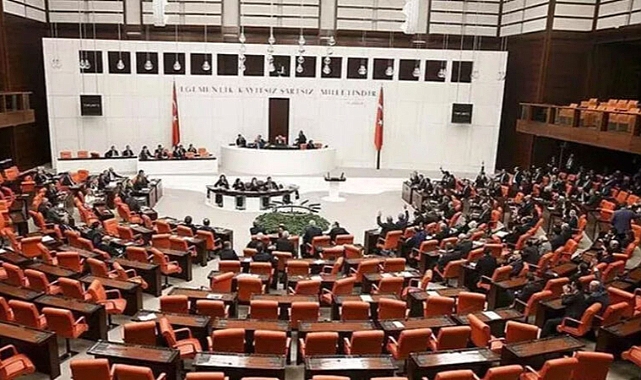 OHAL kapsamında 2 Cumhurbaşkanlığı kararnamesi, Meclis’te