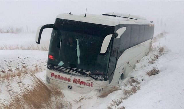Otobüs kara saplandı