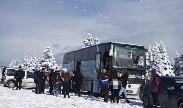 Yarıyıl tatilinin son günlerinde Uludağ’a tatilci akını