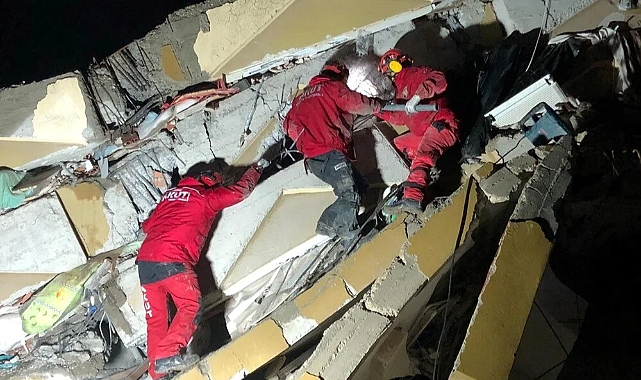 Zamana karşı yarışın sürdüğü kentlerden umutlandıran haberler de geliyor