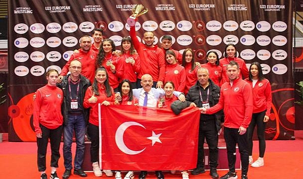 23 Yaş Altı Kadın Güreş Milli Takımı'ndan Avrupa ikinciliği