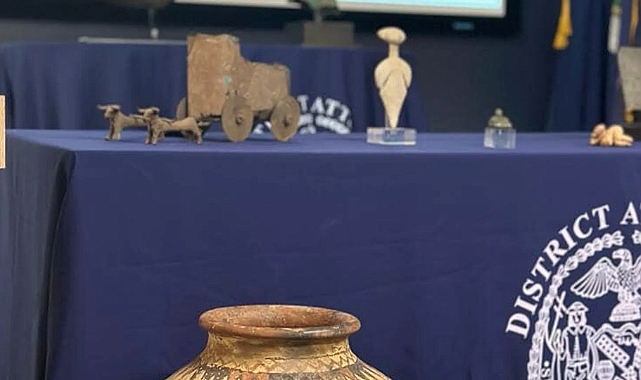 ABD'de ele geçirilen 12 tarihi eser New York'ta törenle Türk yetkililere iade edildi