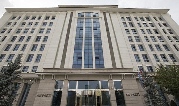 AK Parti'li vekiller, depremzedeler için 30 milyon lira yardım topladı