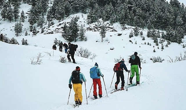 Artvin'de çığ düştü: 2 dağcı ölü, 3 yaralı