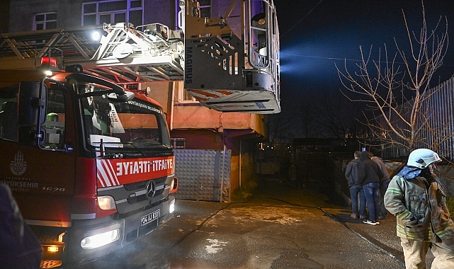 Avcılar'da malzeme deposunda çıkan yangın söndürüldü