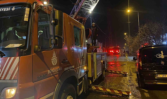 Avcılar'da plastik malzeme deposunda yangın
