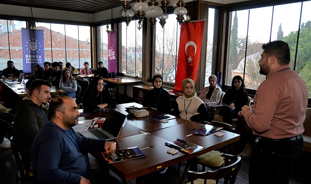 Hayat Bursa'daki gençlere güzel