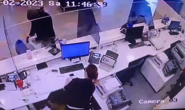 Çekmeköy'de oyuncak tabanca ile banka soygunu kamerada