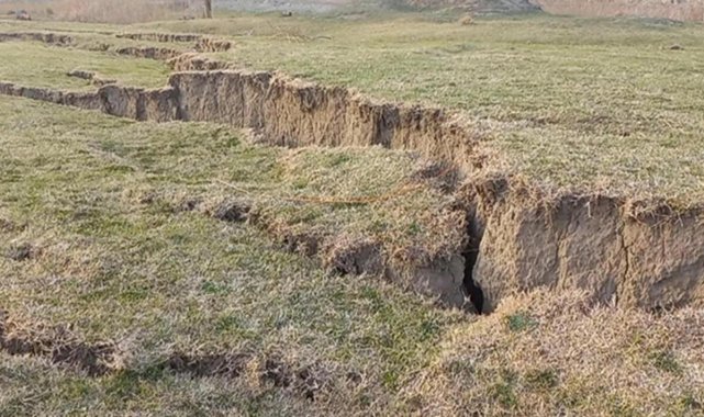 Ceyhan Nehri kıyısında deprem sonrası tedirgin eden görüntü