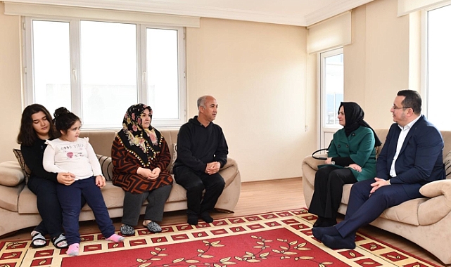 Depremzede kadınlara 8 Mart’ta moral ziyareti