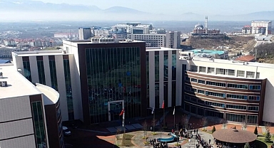 Depremzede öğrenciye söylediği sözler nedeniyle tepki çeken öğretim görevlisi görevden uzaklaştırıldı