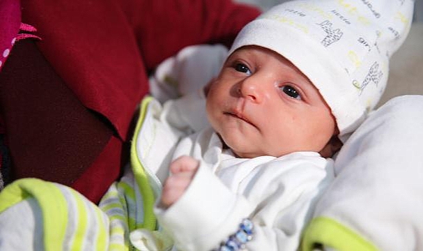 Devlet korumasına alınan depremzede 2 bebek, DNA testiyle ailelerine kavuşturuldu