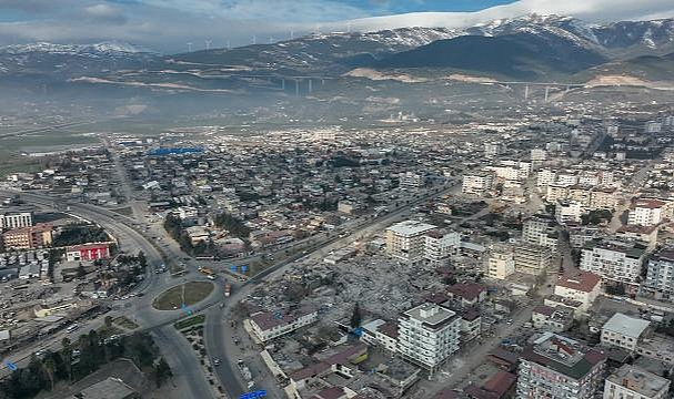 Ev ve iş yerleri hasarlı depremzedelerin elektrik borçları silinecek