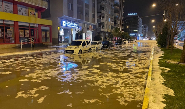 Kilis'i dolu beyaza bürüdü