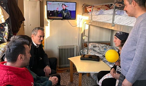 Konteynerlere 'TRT EBA' erişimi için 4 bin 500 televizyon kuruldu