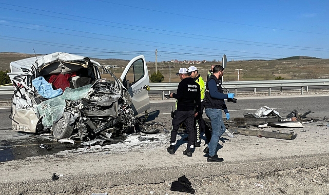 Kütahya'da minibüs ile süt tankeri çarpıştı: 1 ölü, 1 yaralı