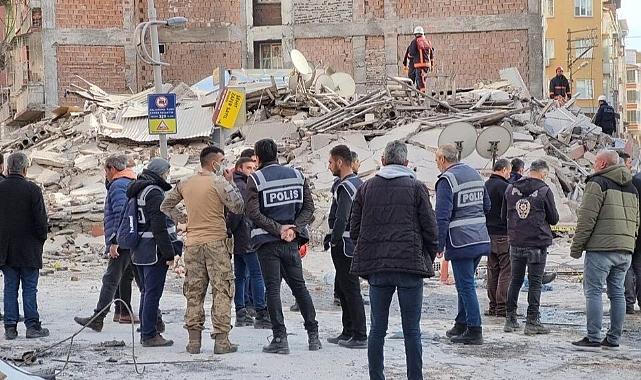 Malatya'da 6 katlı bina çöktü