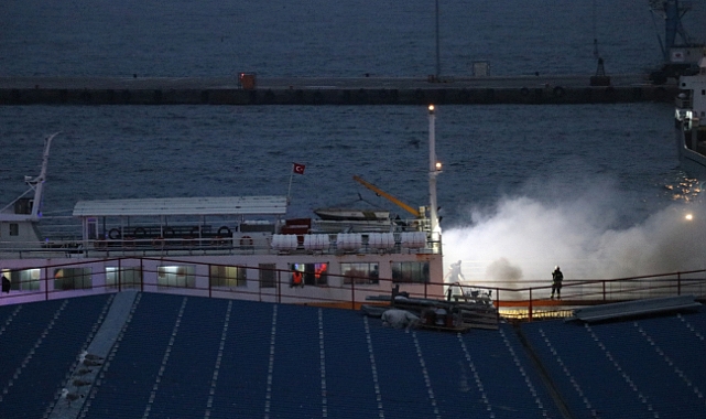 Marmara Denizi'nde feribot yangını