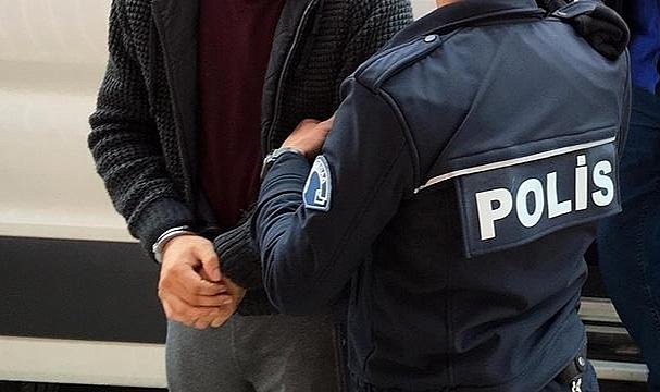 Müşterilerinin hesabından para çeken banka çalışanı tutuklandı