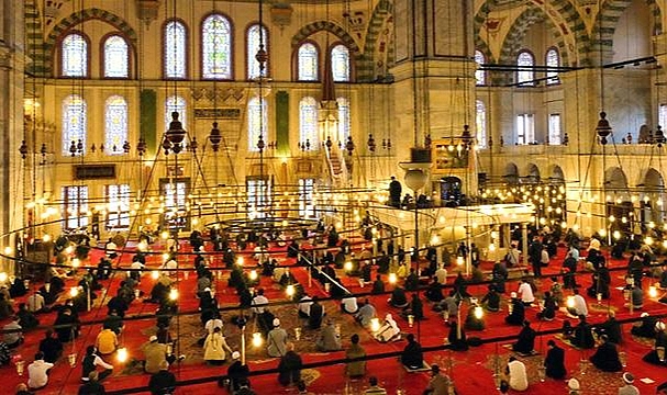 Ramazanın ilk cuma hutbesinde afetzedelerle dayanışma çağrısı yapıldı