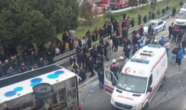 Silivri'de zincirleme trafik kazası: 27 yaralı