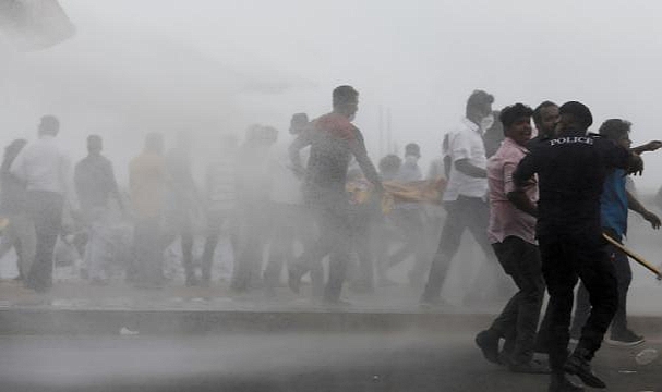 Sri Lanka'da kamu çalışanları vergilerin artması nedeniyle greve gitti