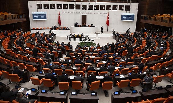 TBMM'de gündem yoğun: Emekli maaşı artışı maddeler arasında