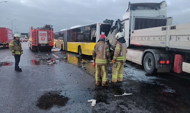 Tuzla TEM otoyolunda tır, arıza yapan İETT otobüsü ve yol bakım aracına çarptı: 2 ölü