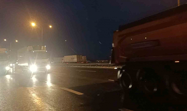 Zincirleme kazadan 7 saat sonra yol trafiğe açıldı
