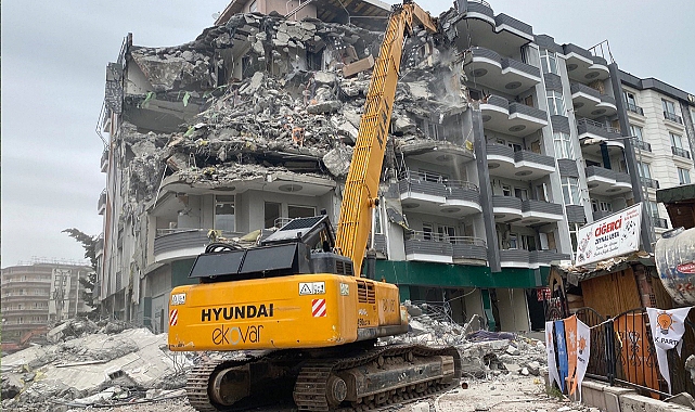 Adıyaman'da enkaz kaldırma tamamlandı, acil yıkılacak binalar yıkıldı