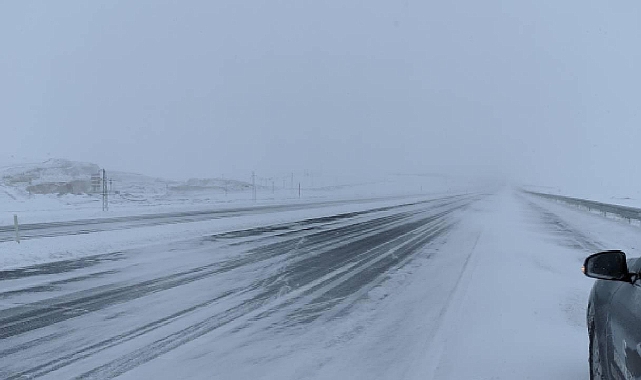 Ardahan'da kar ve tipi ulaşımı aksatıyor