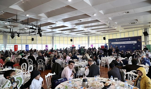Bakan Varank, Bursa'da depremzedeler, şehit yakınları ve gazilerle bir araya geldi: