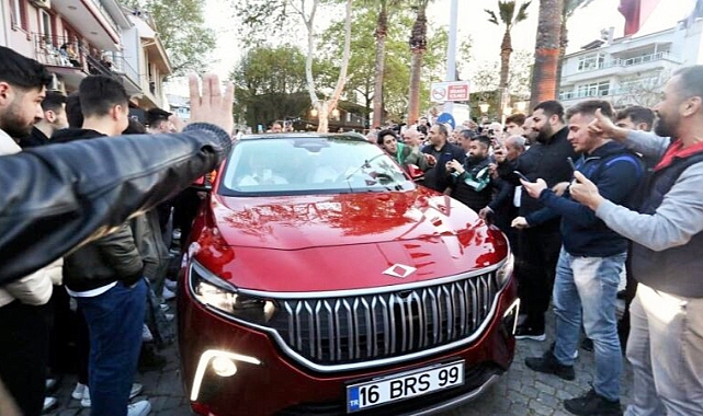 Bakan Varank, Togg için çekiliş yaptı! Kazanan gençler Mudanya turu attı