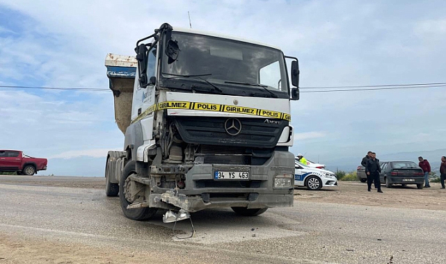 Bursa'da öğrenci servisi tırla çarpıştı: 23 yaralı