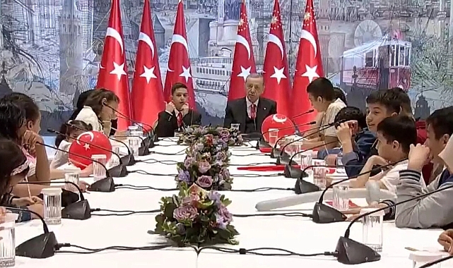 Cumhurbaşkanı Erdoğan, depremzede çocukları kabul etti