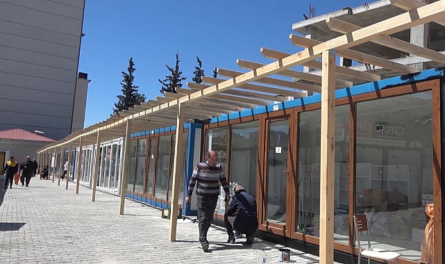 Depremin merkezi Pazarcık'ta ticari hayat konteyner çarşıda başladı