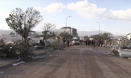 Depremzedeleri şimdi de hortum vurdu: 1 ölü, 34 yaralı