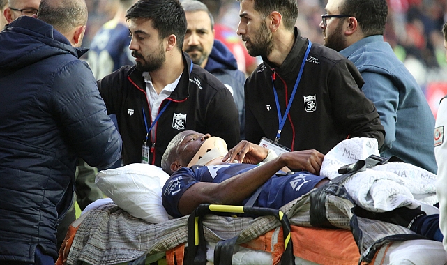 Enner Valencia, ambulansla hastaneye kaldırıldı
