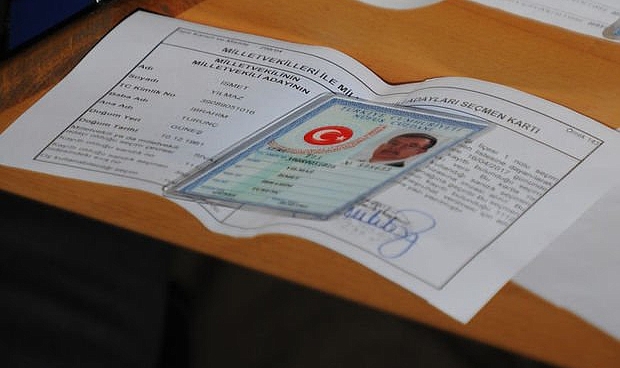 Eski kimlikle oy kullanılabilecek mi?
