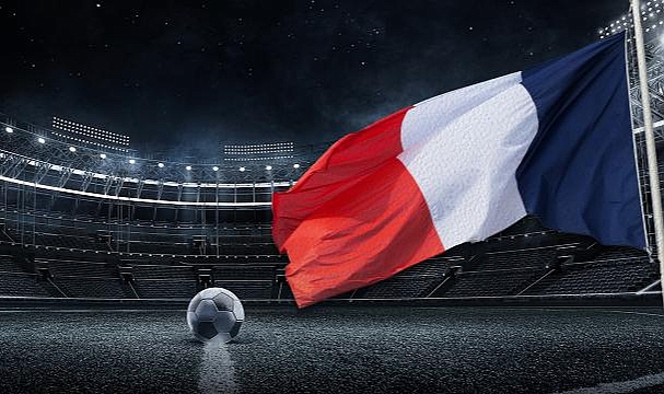 Fransa'da İslam karşıtı karar: Futbolcuların oruç açma arası yasaklandı