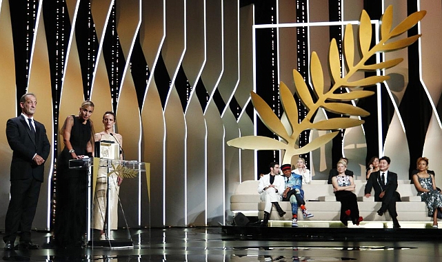 Fransız sendika Cannes Film Festivali düzenlendiği sırada elektrikleri kesmekle tehdit etti