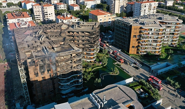 İzmir'de sitede çıkan yangınla ilgili deliller toplanacak