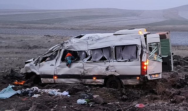 Kayseri'de minibüs şarampole devrildi: 2 ölü, 10 yaralı
