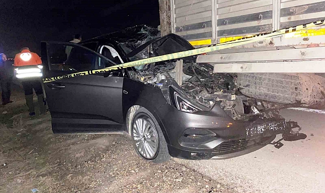 Konya'da otomobil tıra çarptı: 2 yaralı