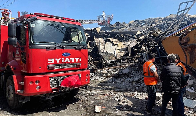 Mersin'de mobilya fabrikasında yangın: Biri itfaiye eri 4 kişi öldü