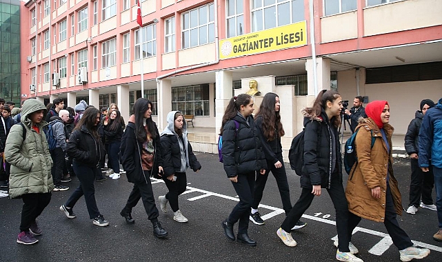 Nakil olan 35 bin depremzede öğrenci okullarına döndü